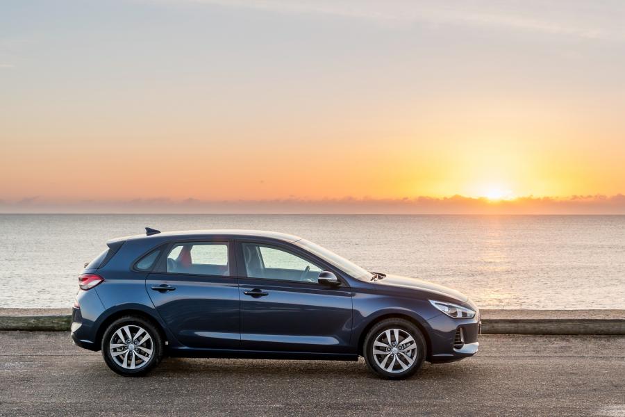 Hyundai i30 2017 года  (UK) (фото 18 из 40)